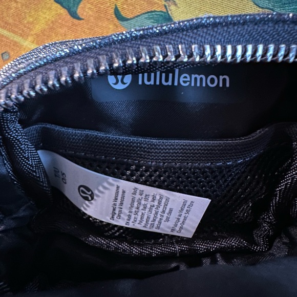 Lululemon Everywhere Belt Bag Nano
Glitter in Silver NWT